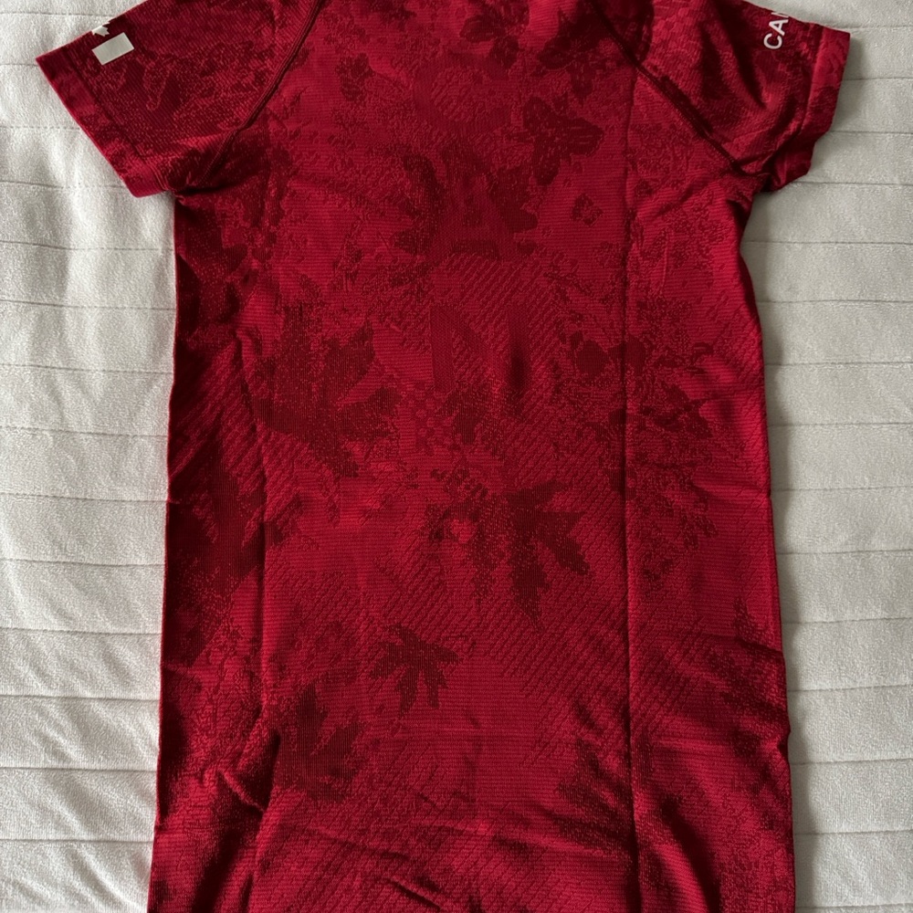 lululemon athletica Red Team Canada Short Sleeve Top - Picture 2 of 2